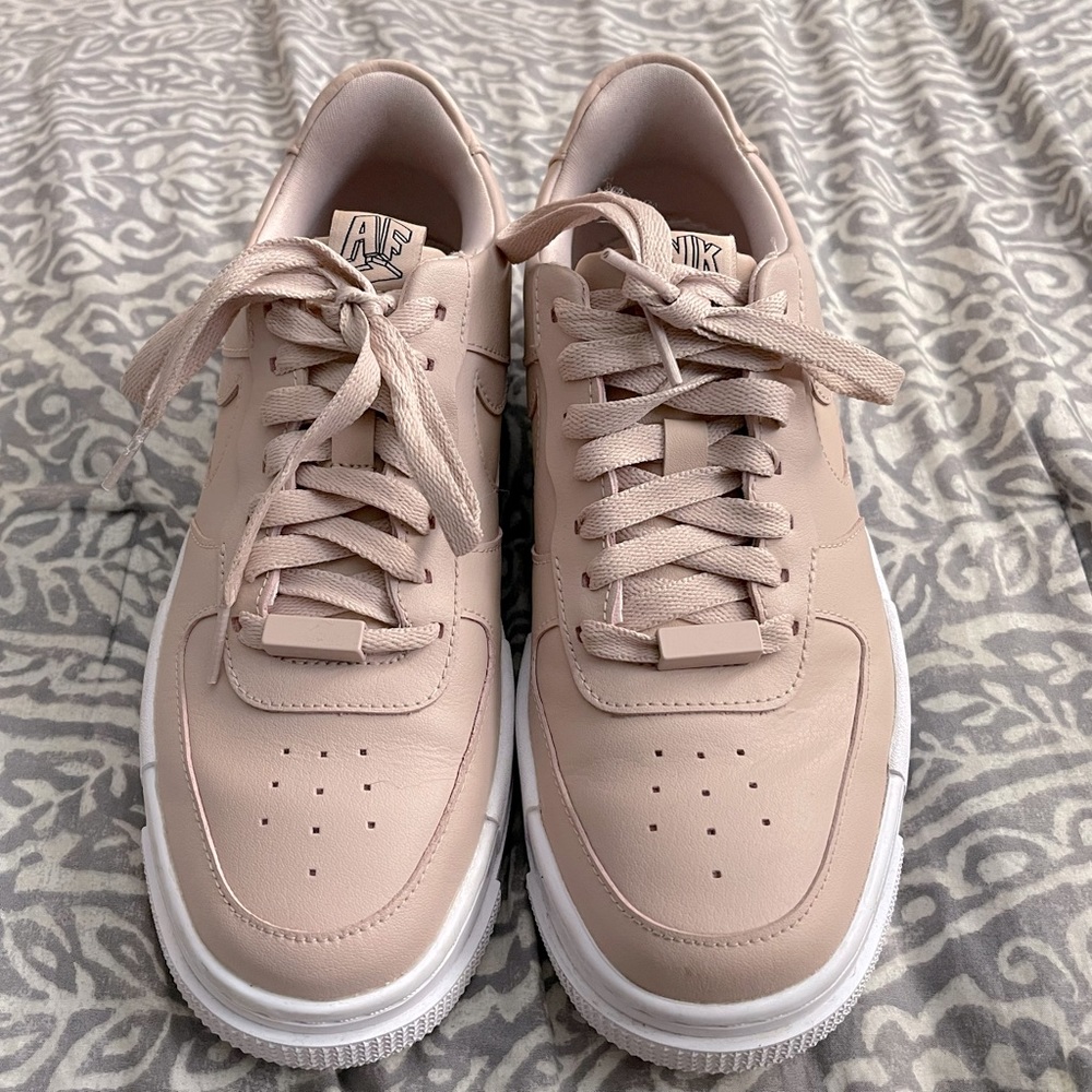 Nike Air Force 1 Pixel
